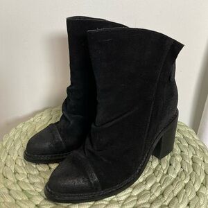 Sbicca Millie Black Oiled Suede Slouchy Scrunch Chunky Heel Ankle Boots